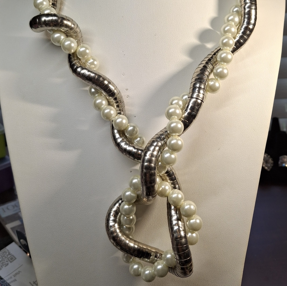Necklace and earring set